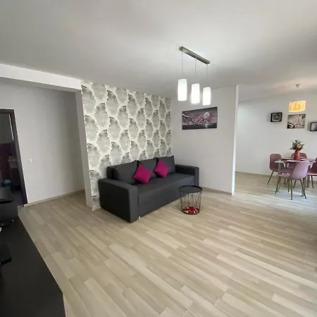 Apartament Ella T8 *