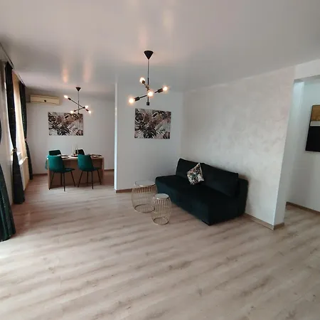 Apartament Ella T8 *