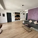 Ella T8